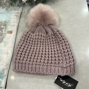NWT Kyi Kyi Canada Hat Pompom fleece lined